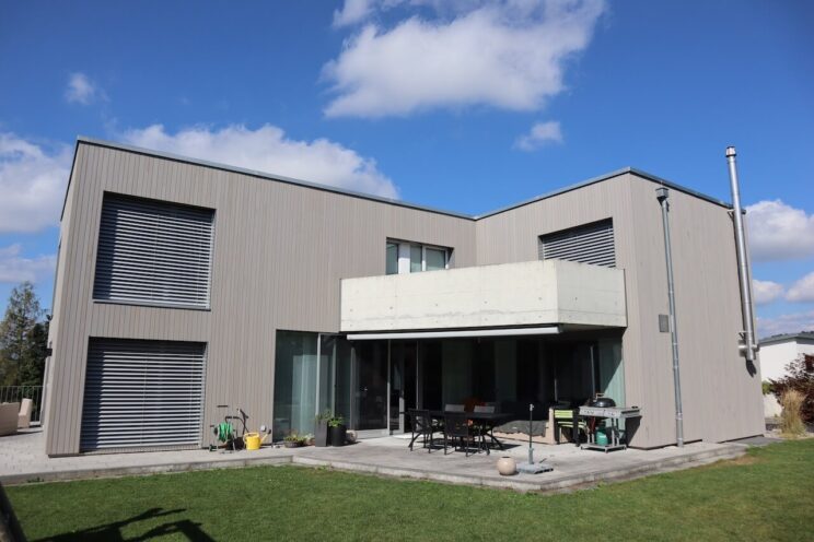 Fassadenrenovation mit Holz