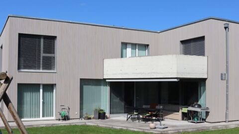 Fassadenrenovation Einfamilienhaus in Düdingen
