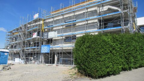 Der Innenausbau des Mehrfamilienhauses hat begonnen.