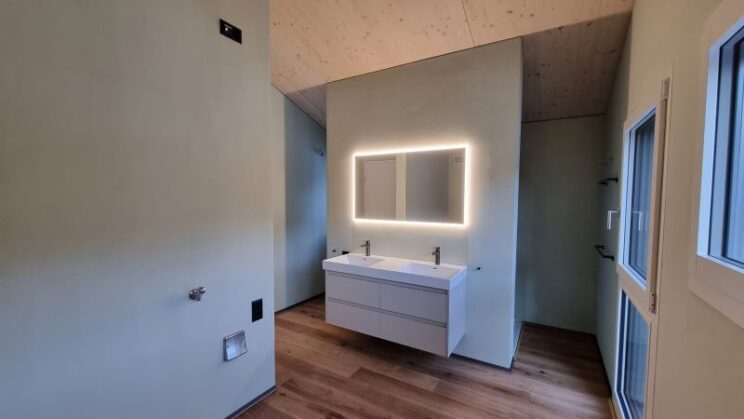 Badezimmer mit fugenlosen Wandbeläge