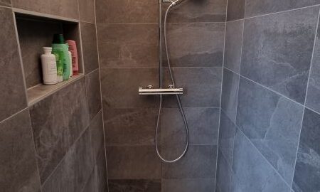 begehbare Dusche mit Nische